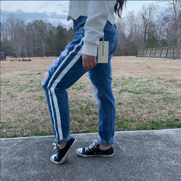 Side tape destroyed jeans - Picture 5 of 6